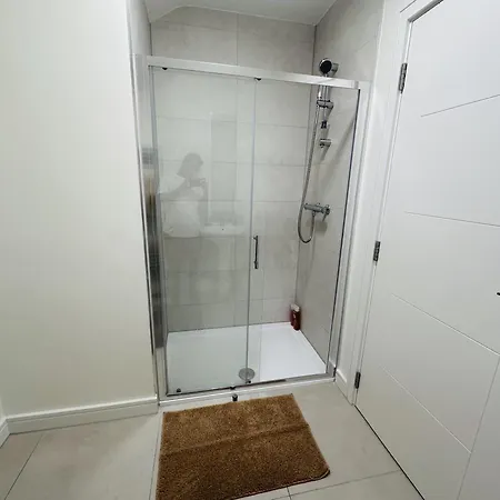 King With Ensuite In Dublin Homestay Clondalkin