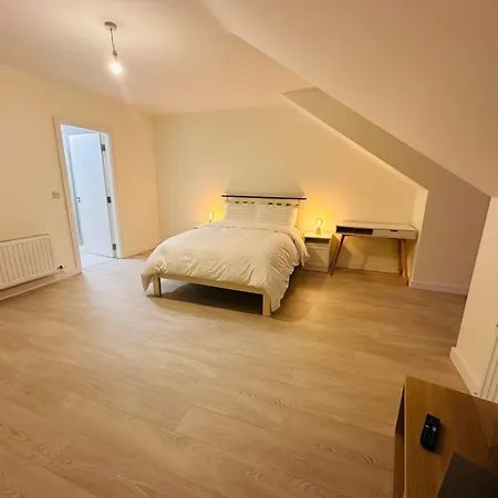 King With Ensuite In Dublin ホームステイ *